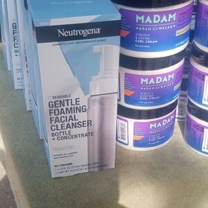 Neutrogena Gentle Foaming Facial Cleanser - Blue and White